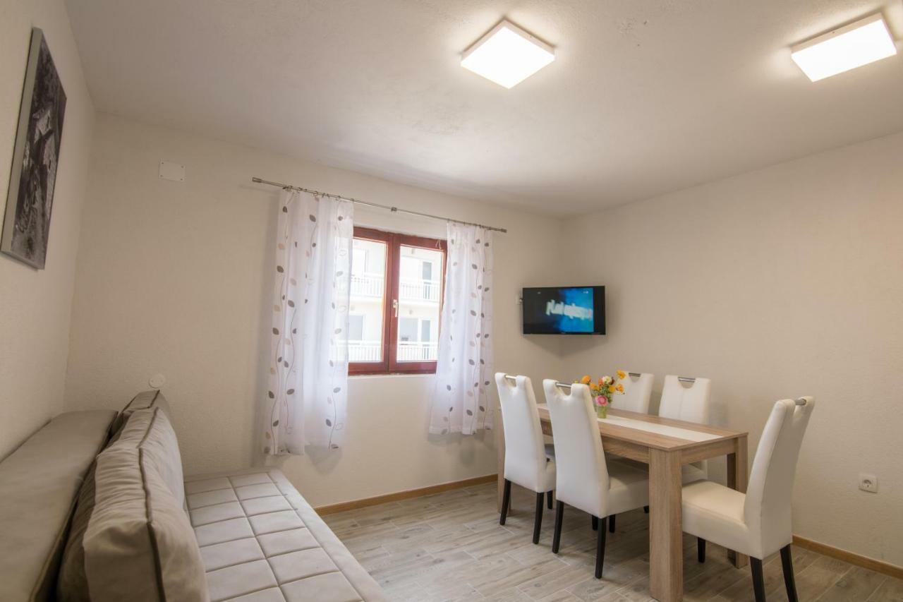 Apartments Family Roso Promajna Eksteriør billede